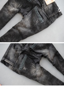 Эффектны темные джинсы