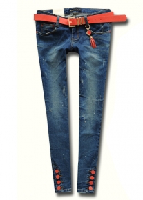 Синие джинсы с оранжевыми элементами