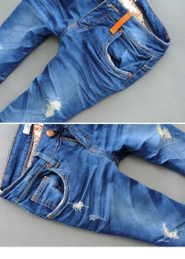 Синие джинсы с элементами износа