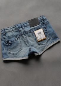 Коротенькие джинсовые шортики