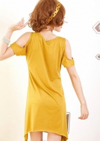 Платье с  ассиметричным подолом и открытыми плечиками