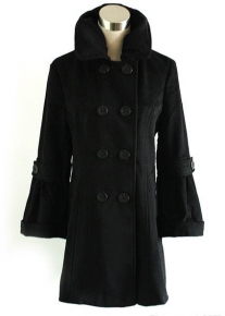 Двубортное пальто с расширяющимися рукавами